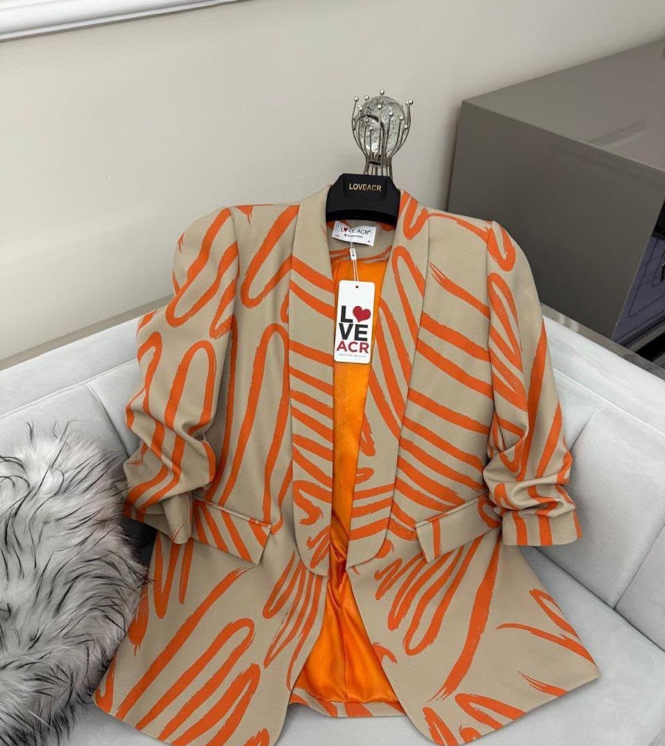 Blazer sable à motif graphique orange