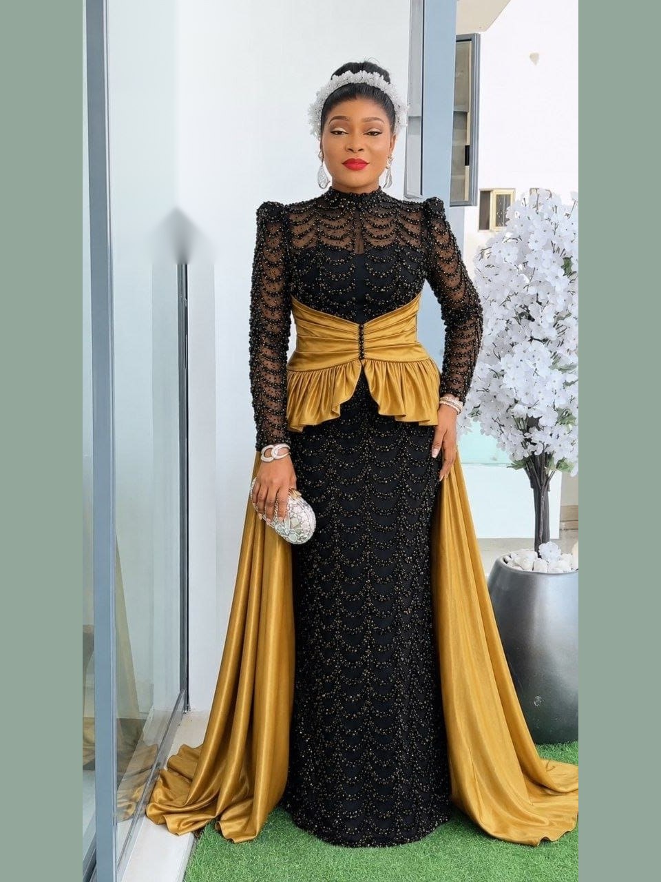 Robe Dentelle Péplum Or — noir & or